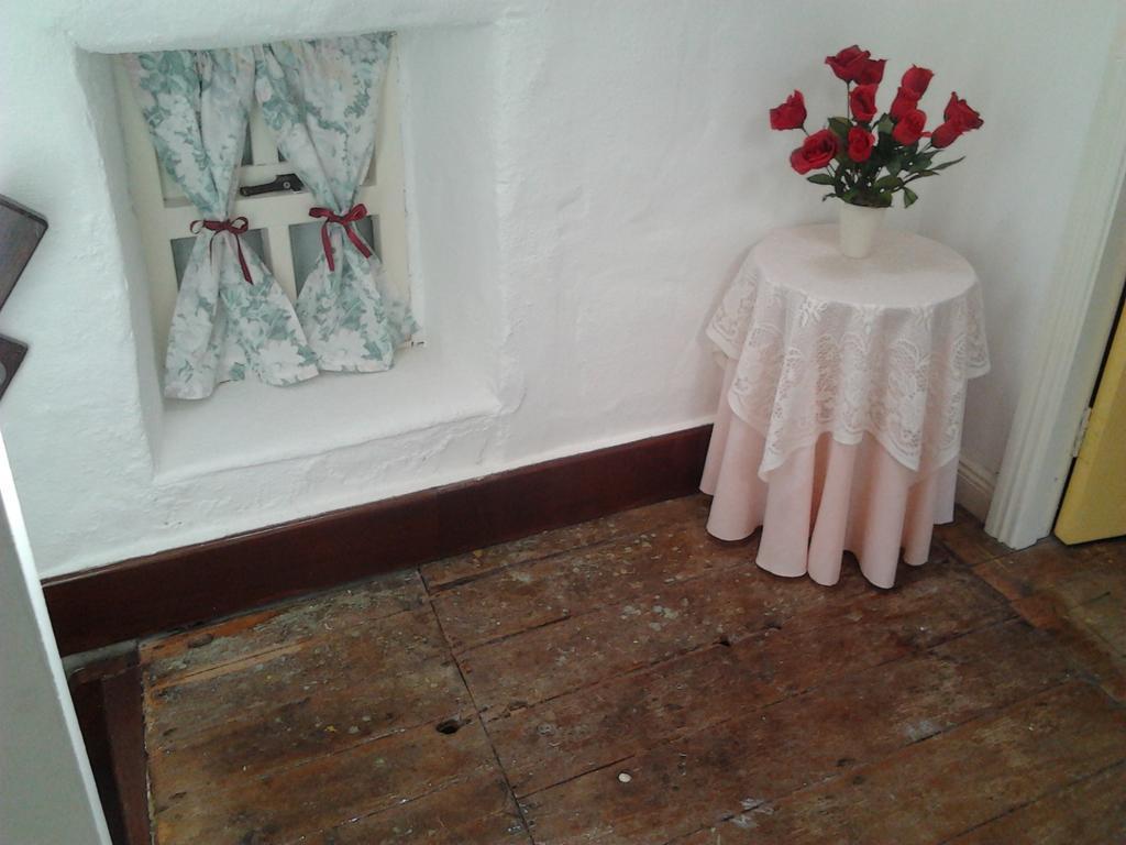 Westland Traditional Cottage Dated 1700'S Ardea Room photo