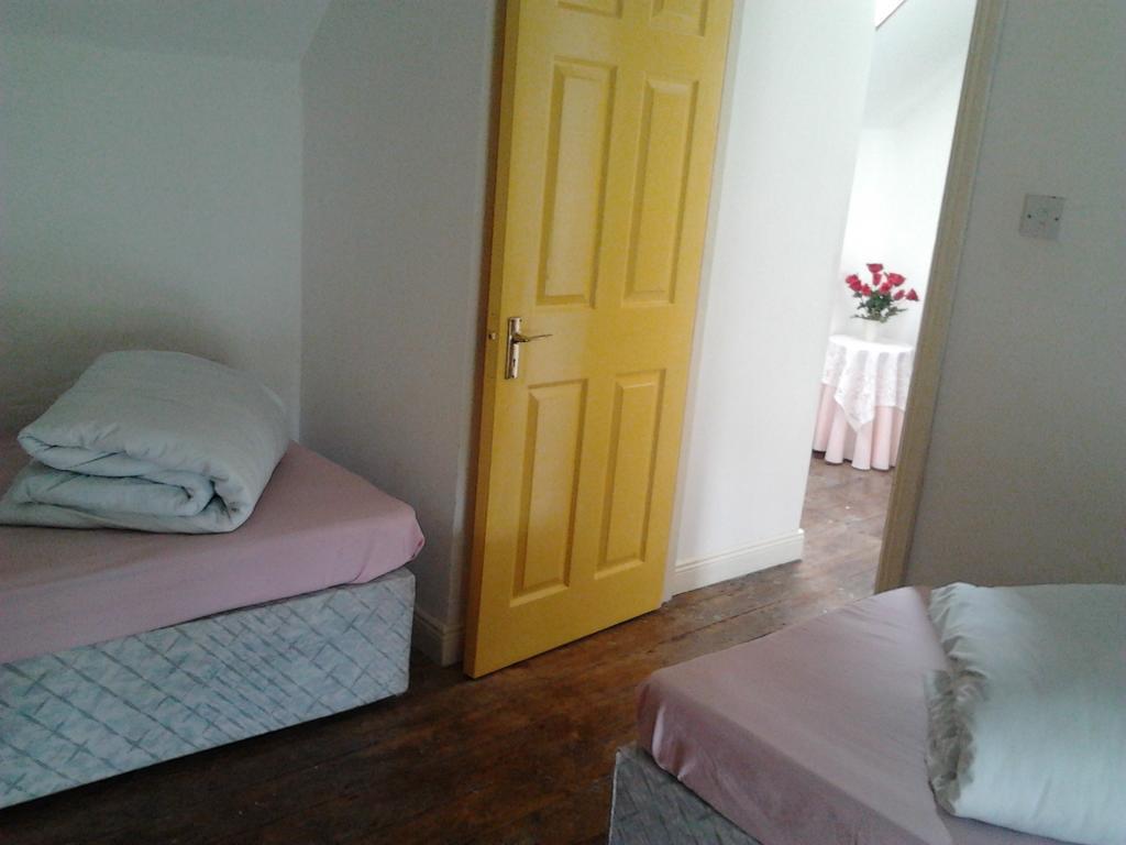 Westland Traditional Cottage Dated 1700'S Ardea Room photo