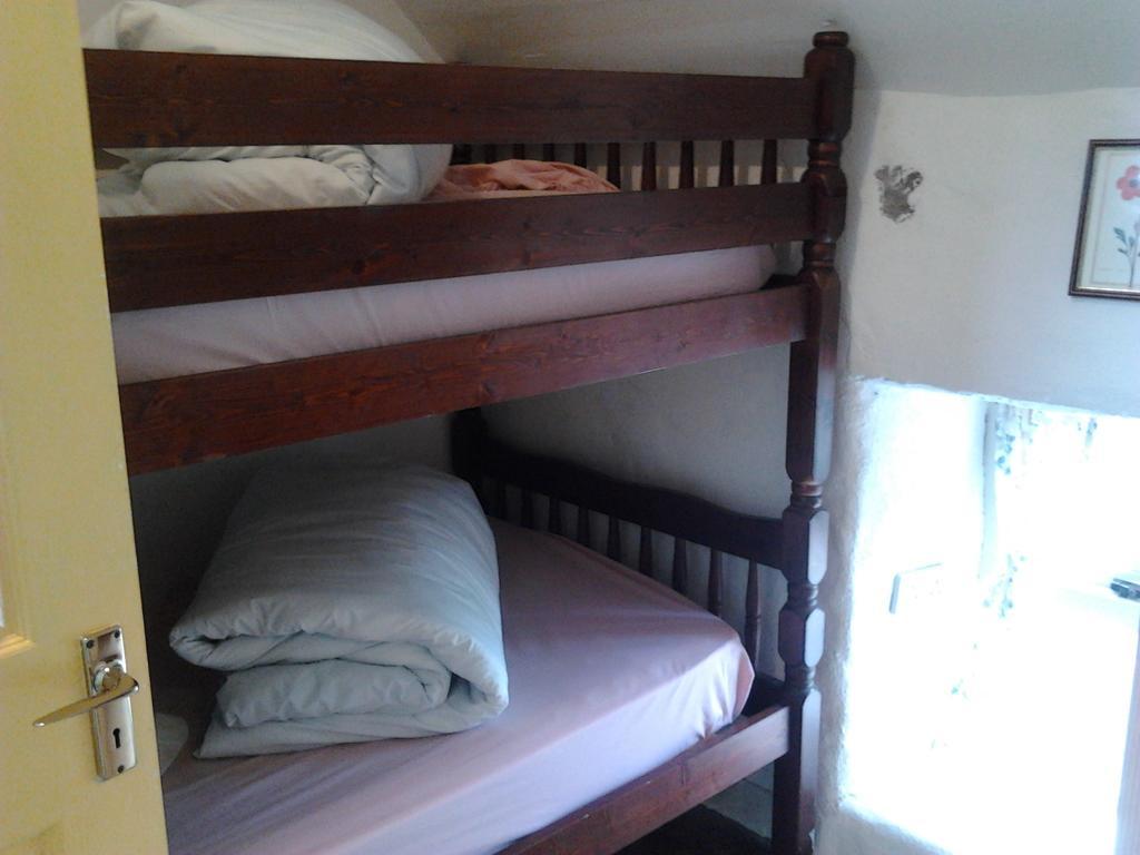Westland Traditional Cottage Dated 1700'S Ardea Room photo