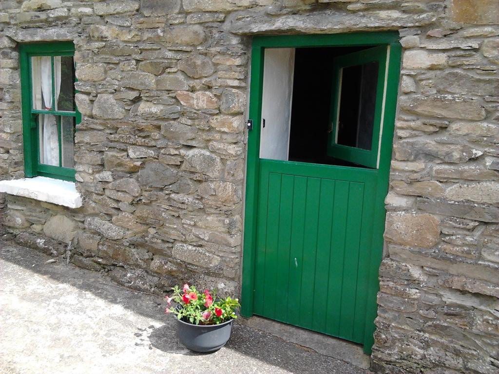 Westland Traditional Cottage Dated 1700'S Ardea Room photo